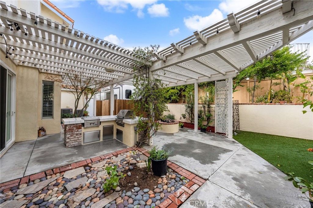 1015 La Salle Circle