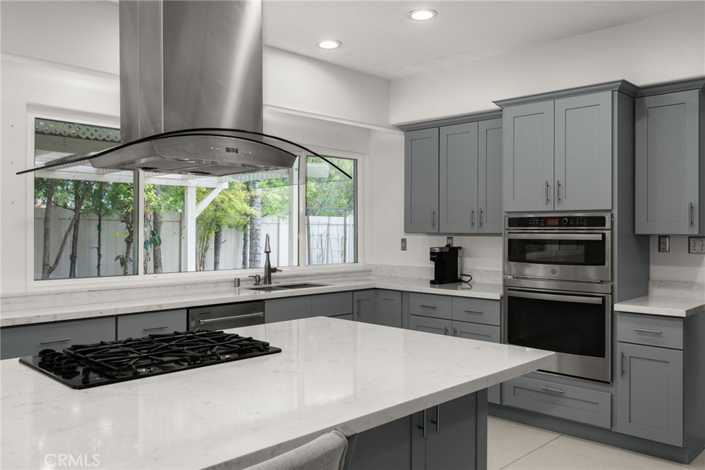 1015 La Salle Circle