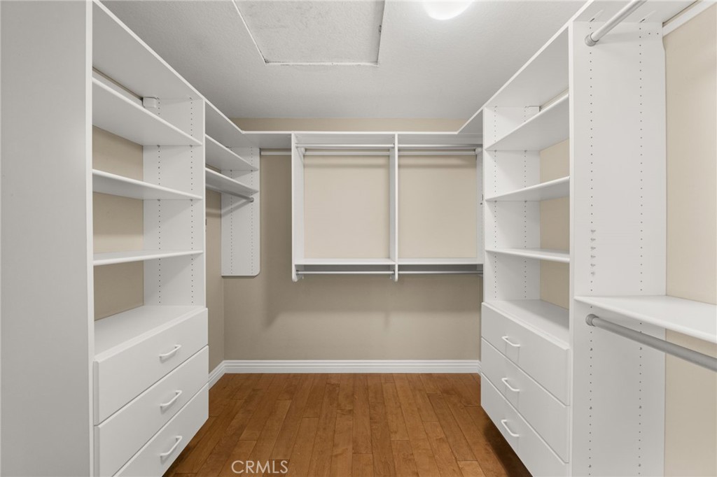 1015 La Salle Circle