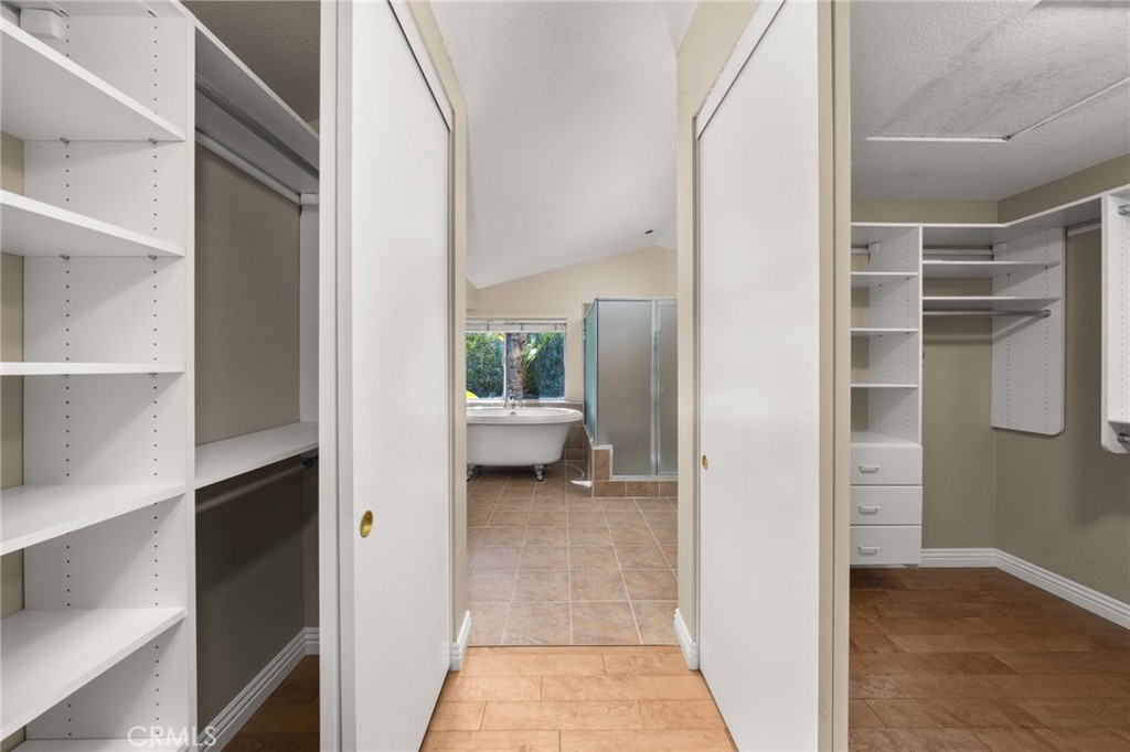 1015 La Salle Circle