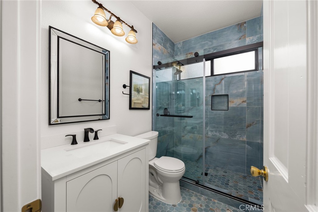 1015 La Salle Circle