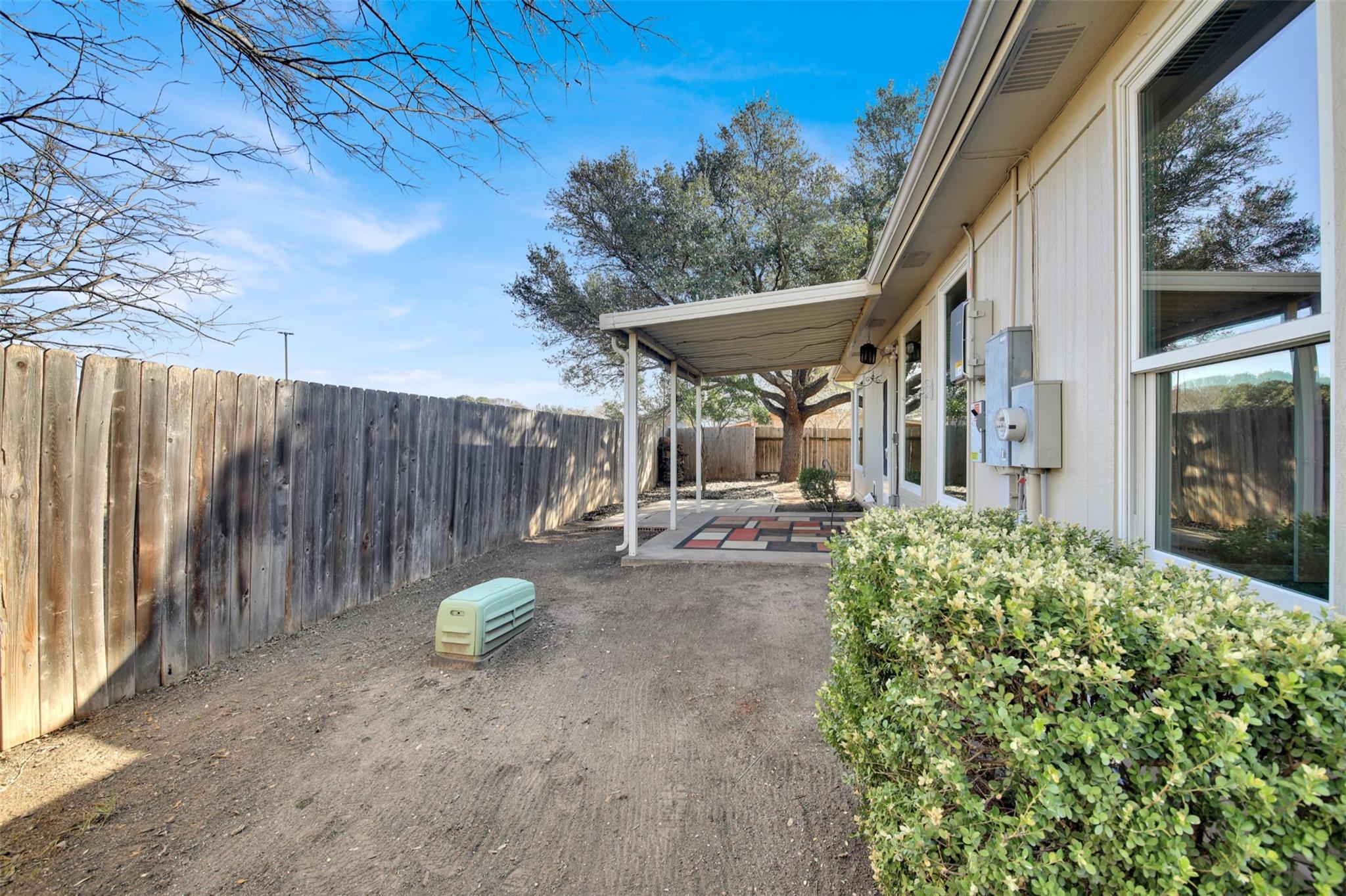 1030 Disraeli CIR