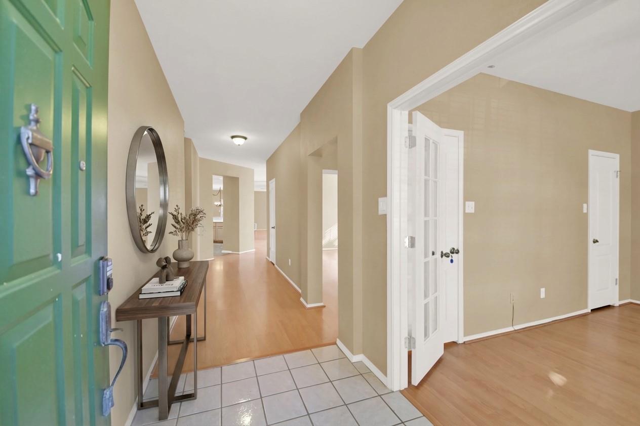 1030 Disraeli CIR