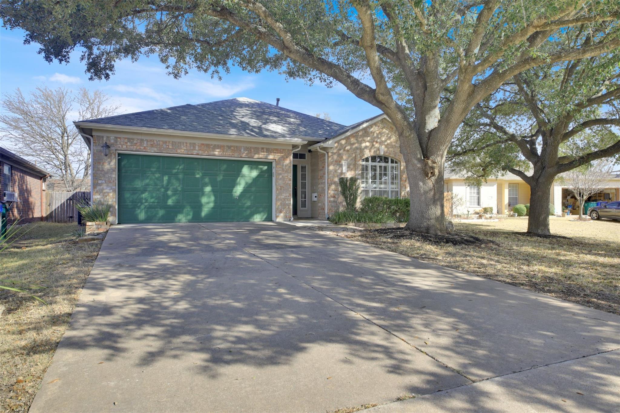 1030 Disraeli CIR