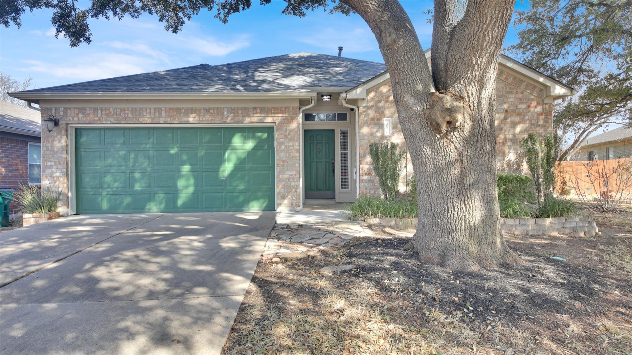 1030 Disraeli CIR