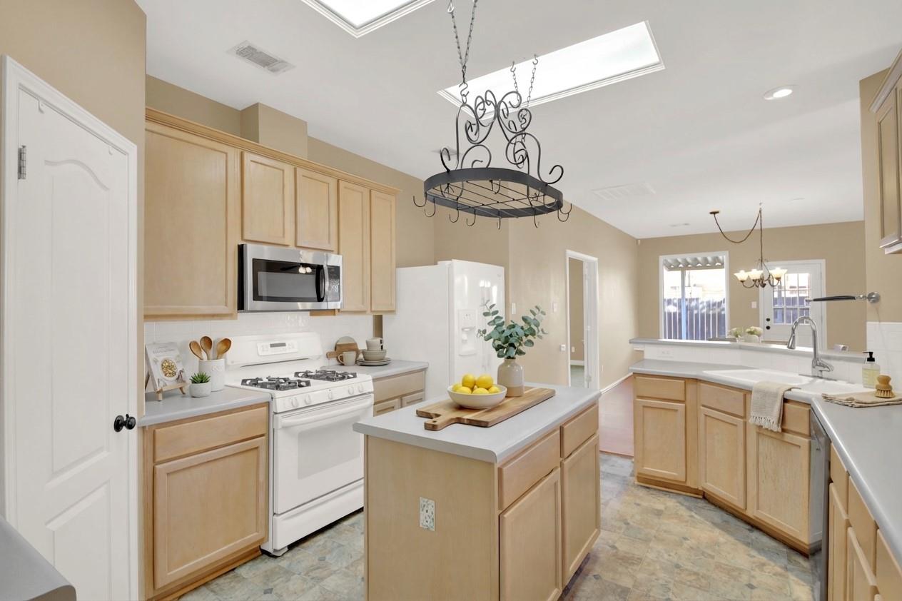 1030 Disraeli CIR