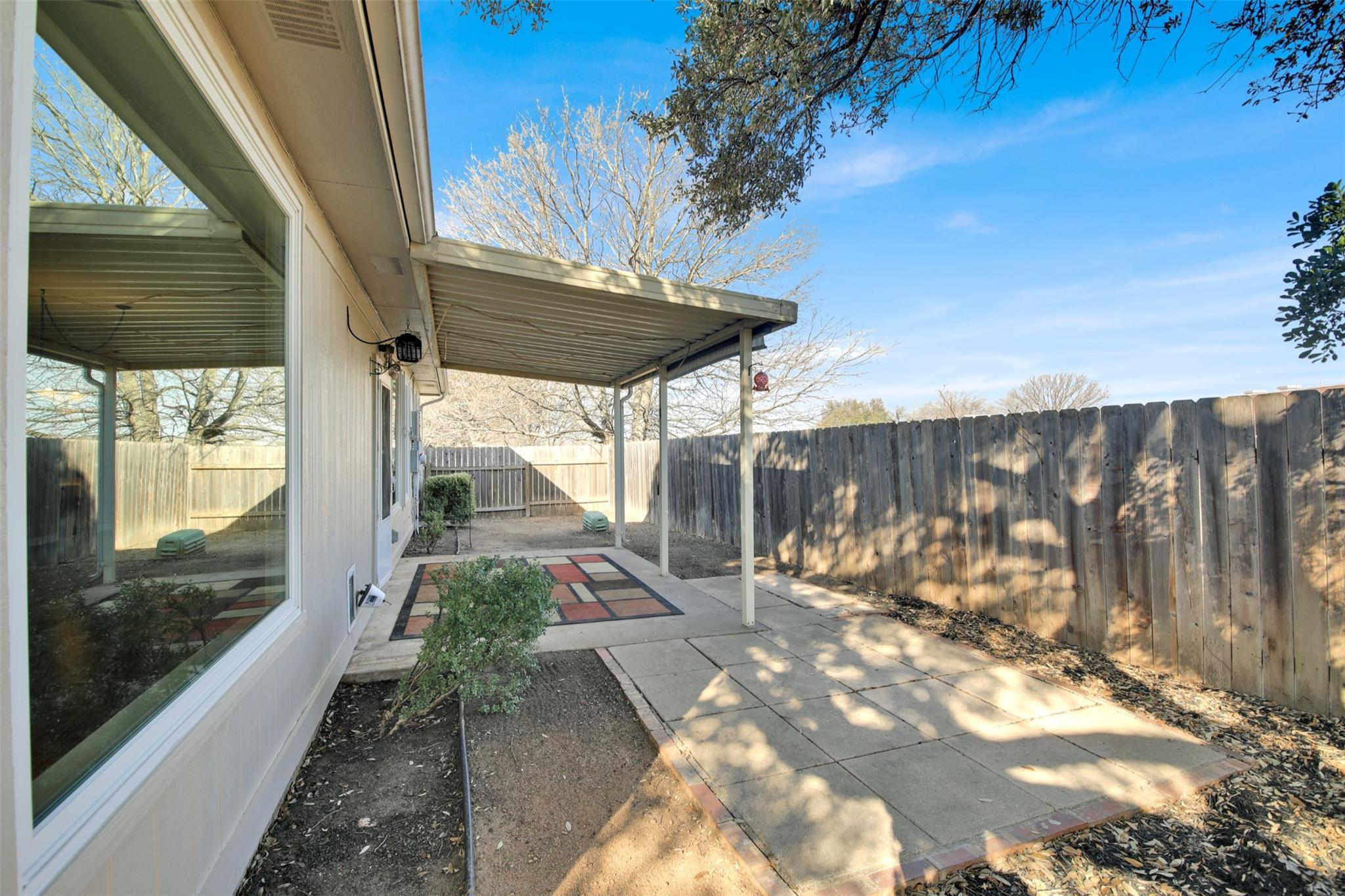 1030 Disraeli CIR