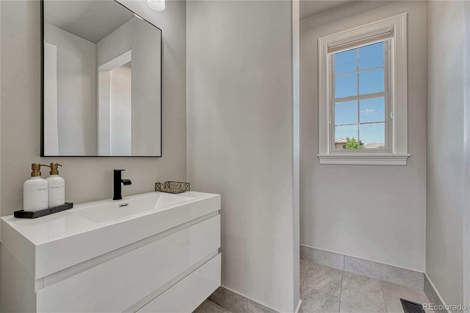 9343 Vista Hill Lane