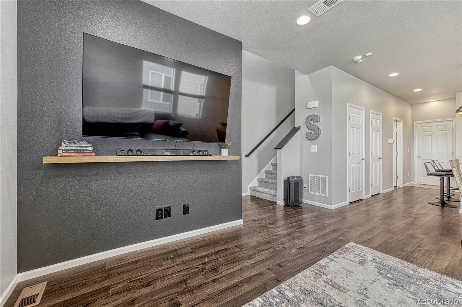 6541 N Dunkirk Street