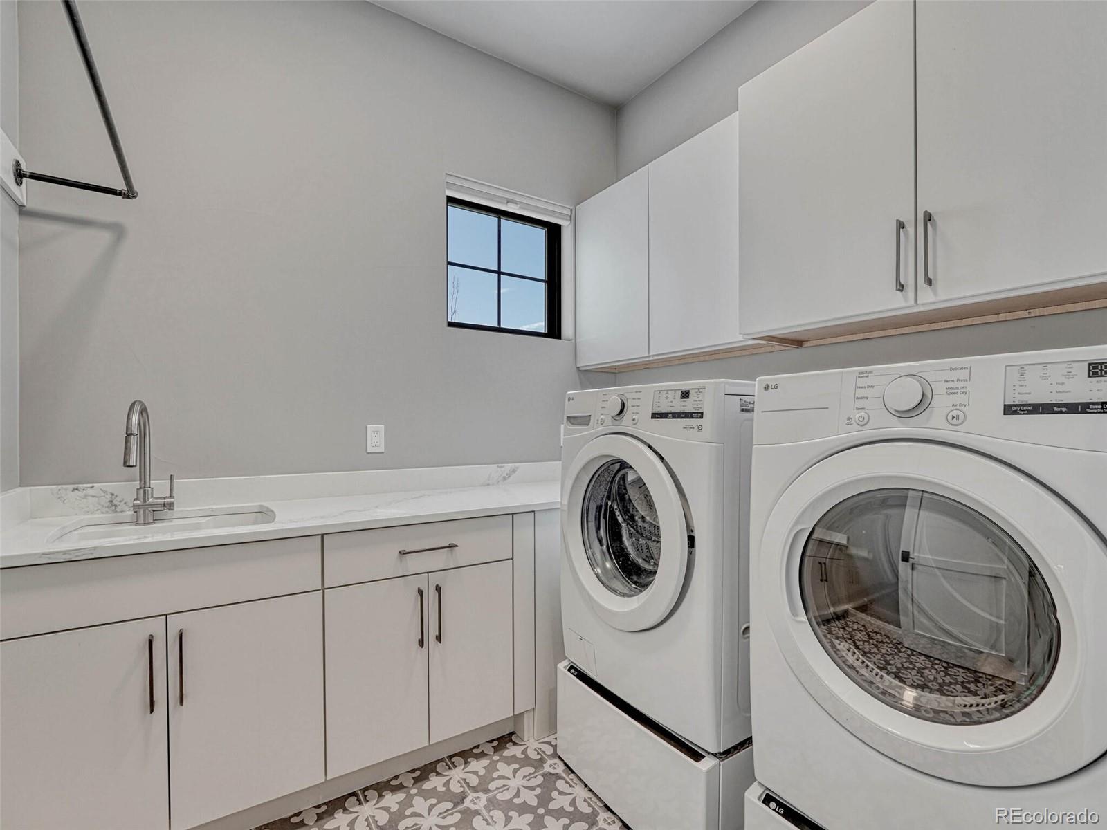 2690 Fox View Trail