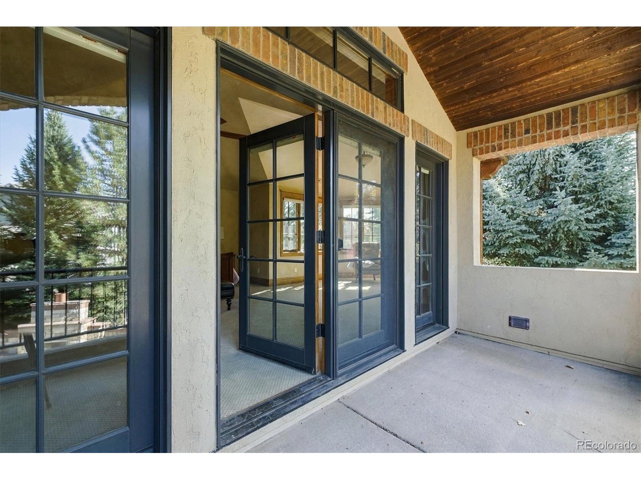 4320 E Linden Cir