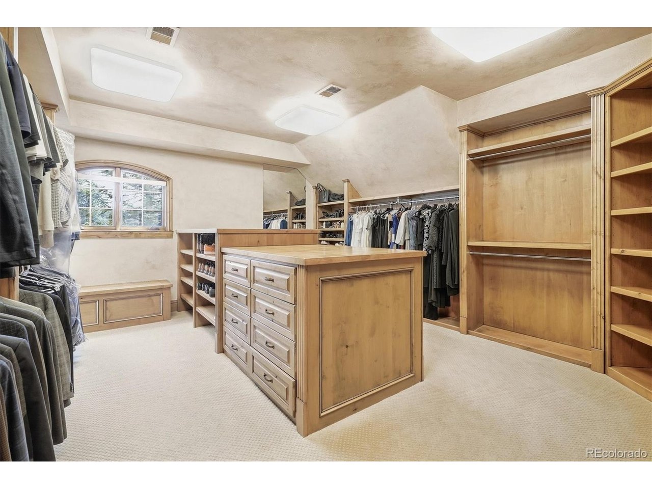 4320 E Linden Cir