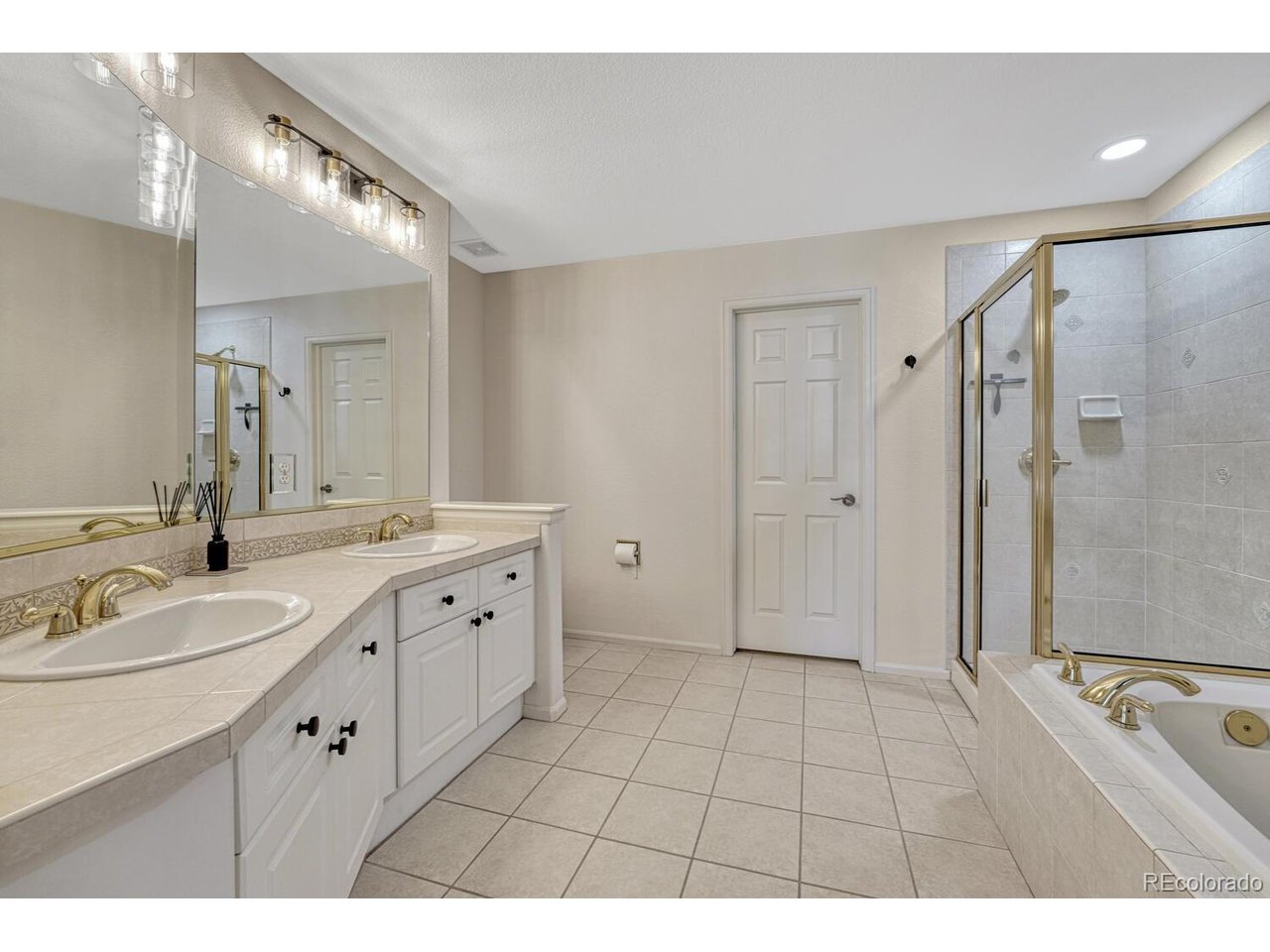 9445 Southern Hills Cir