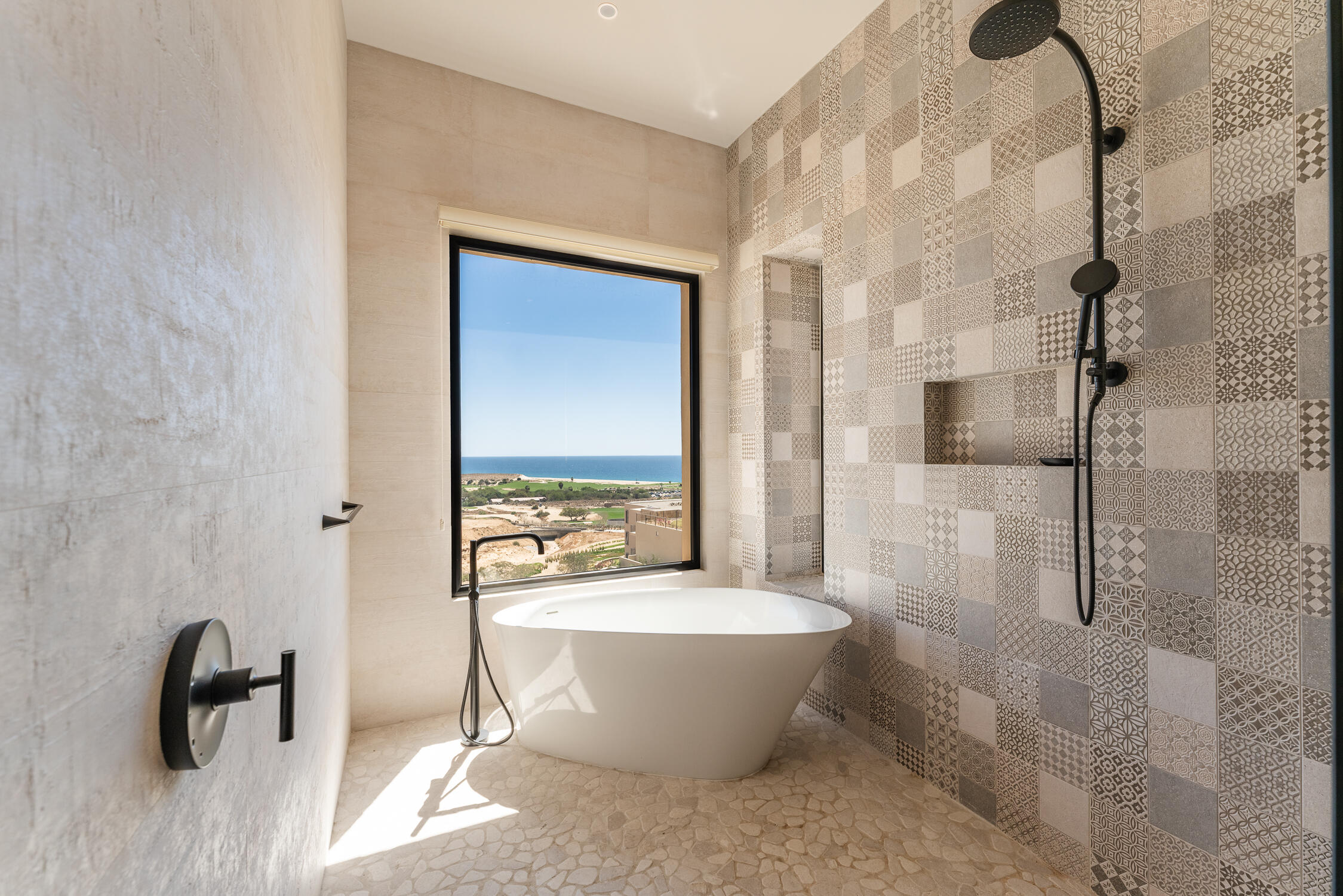 Alvar Luxury 3 BED Ocean View