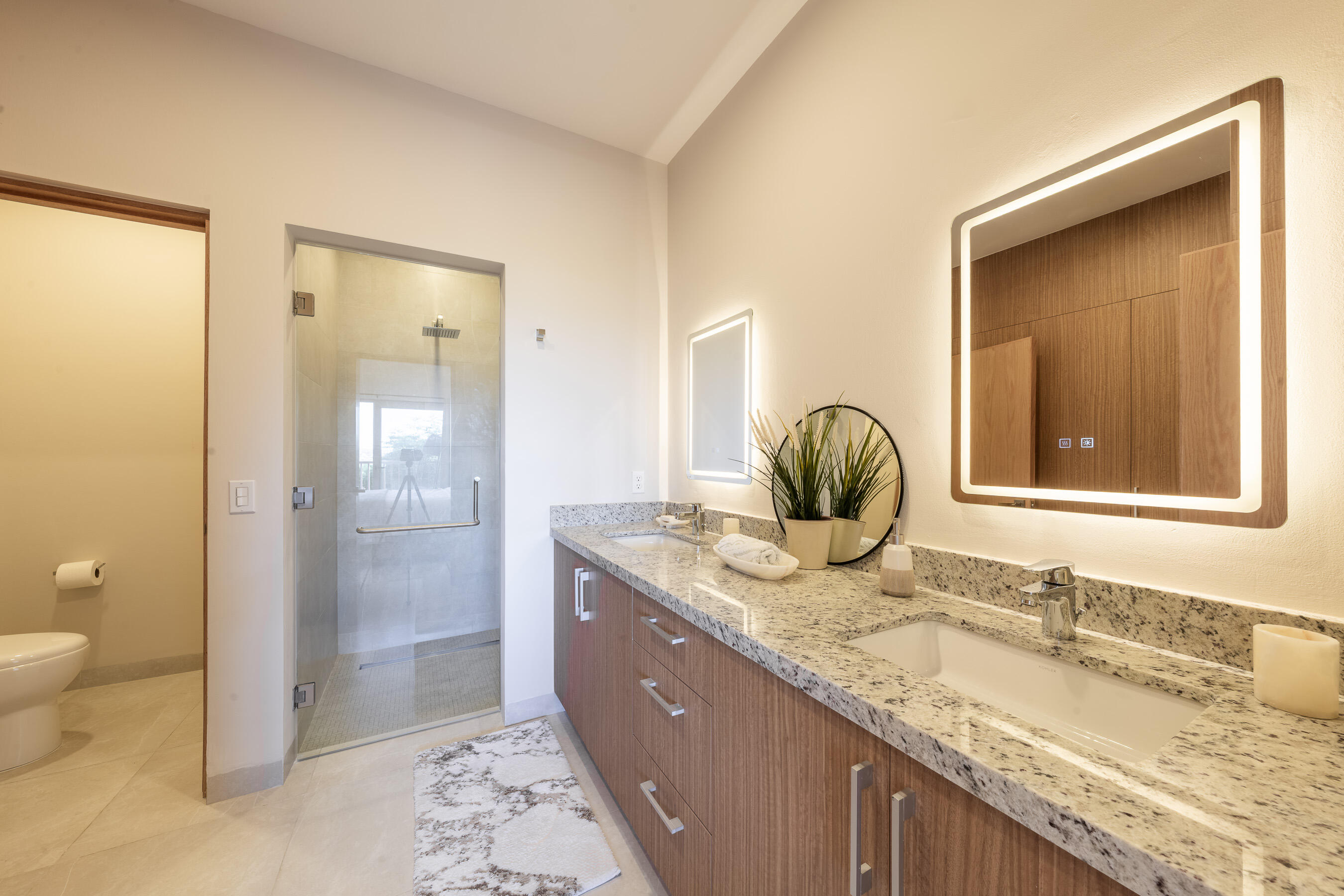 1107 Beautifully Furnished 2 Bdrm, Costa Mare