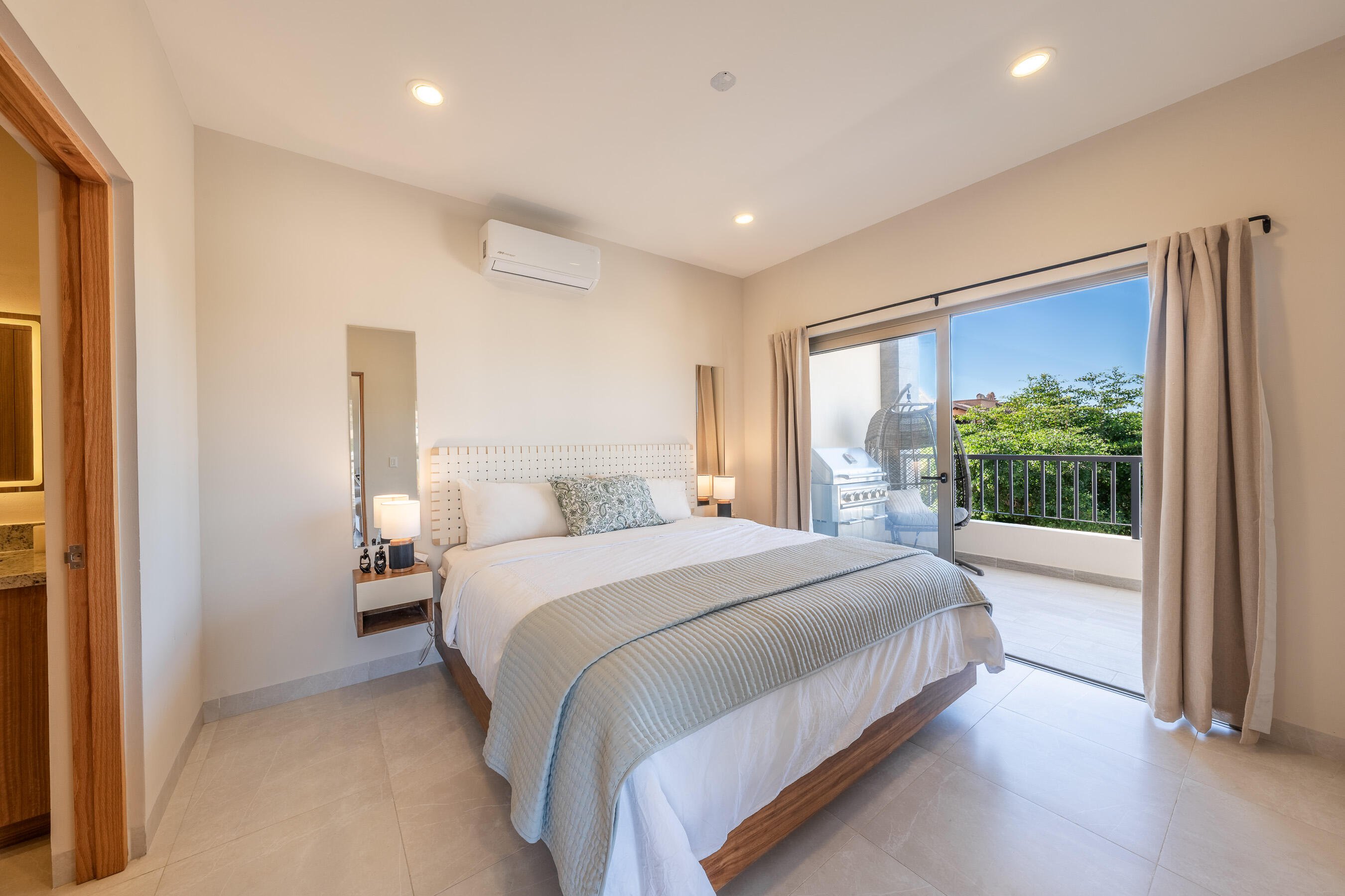 1107 Beautifully Furnished 2 Bdrm, Costa Mare