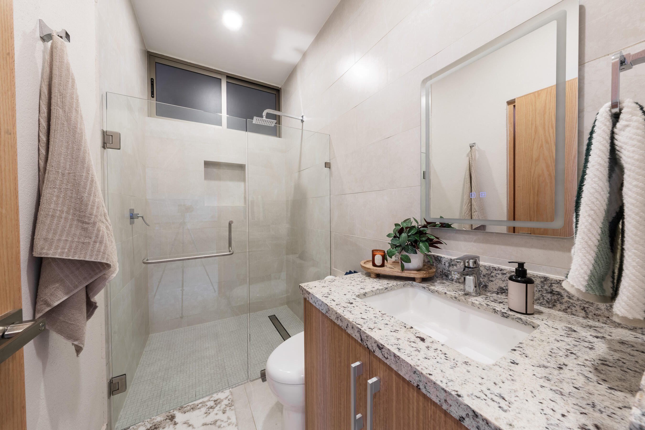 1107 Beautifully Furnished 2 Bdrm, Costa Mare