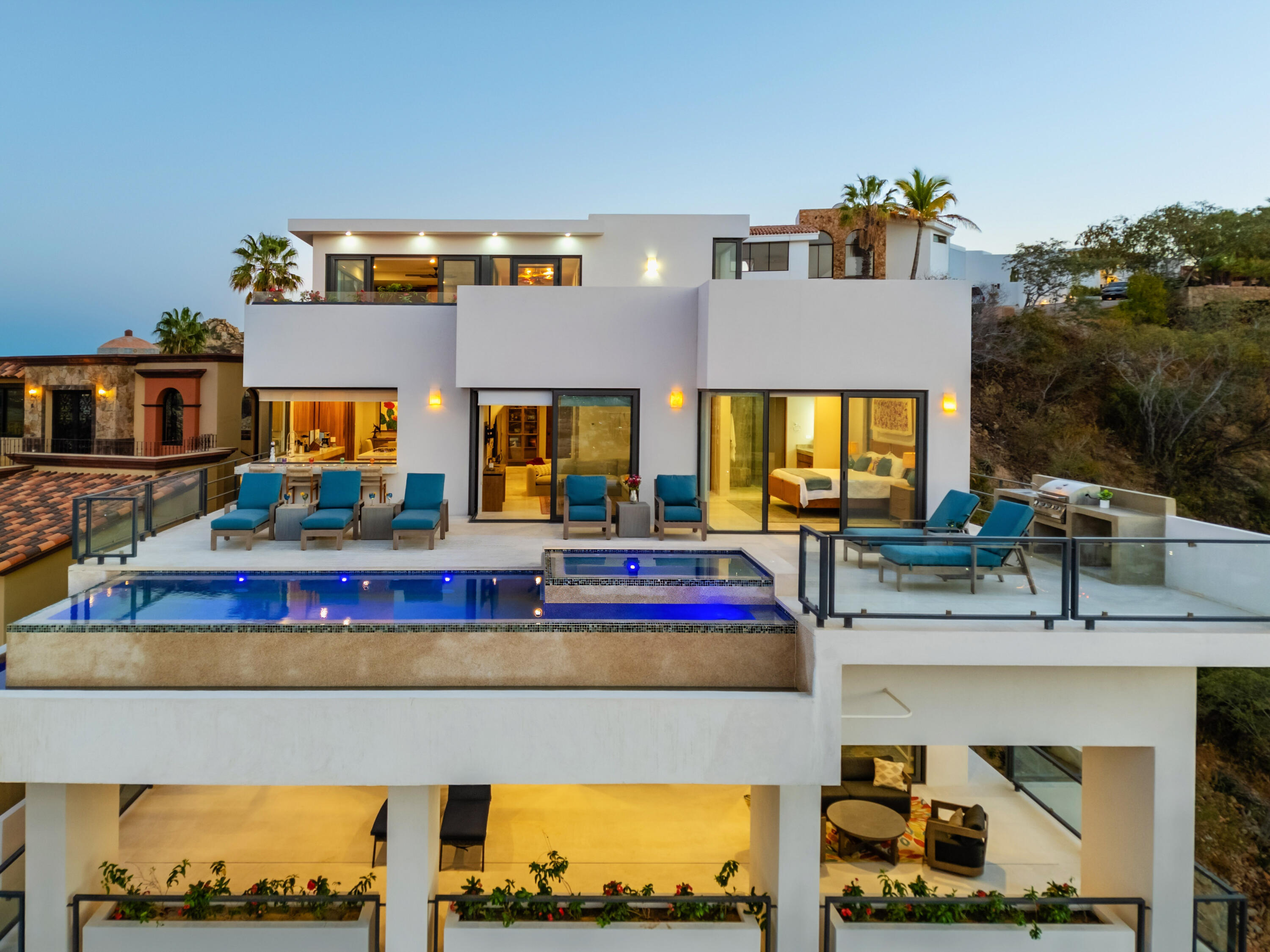 Cam. Grande, Casa Q