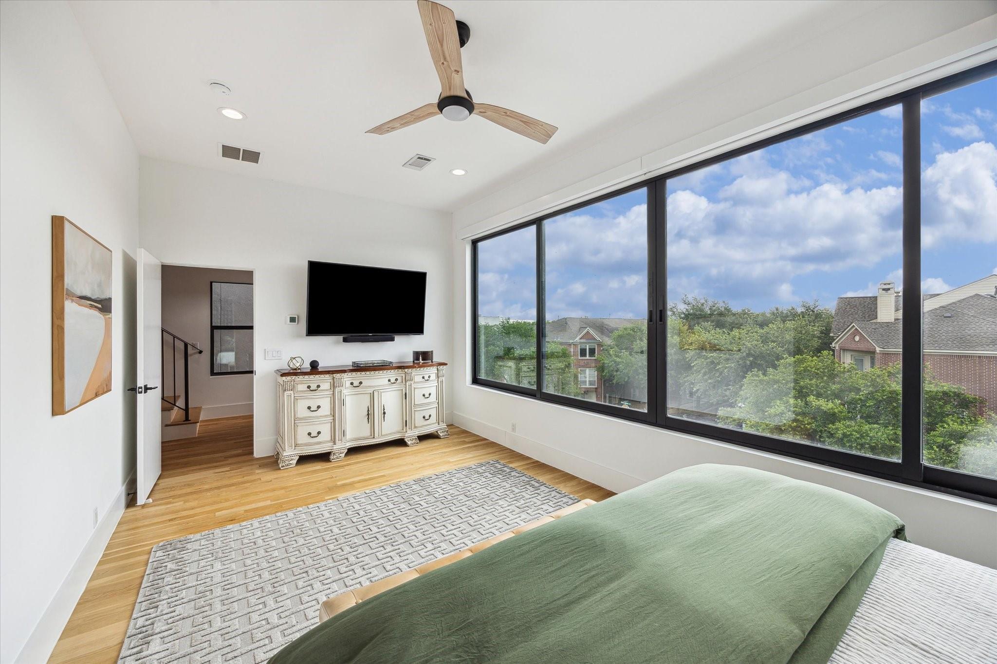 813 Memorial Heights Drive