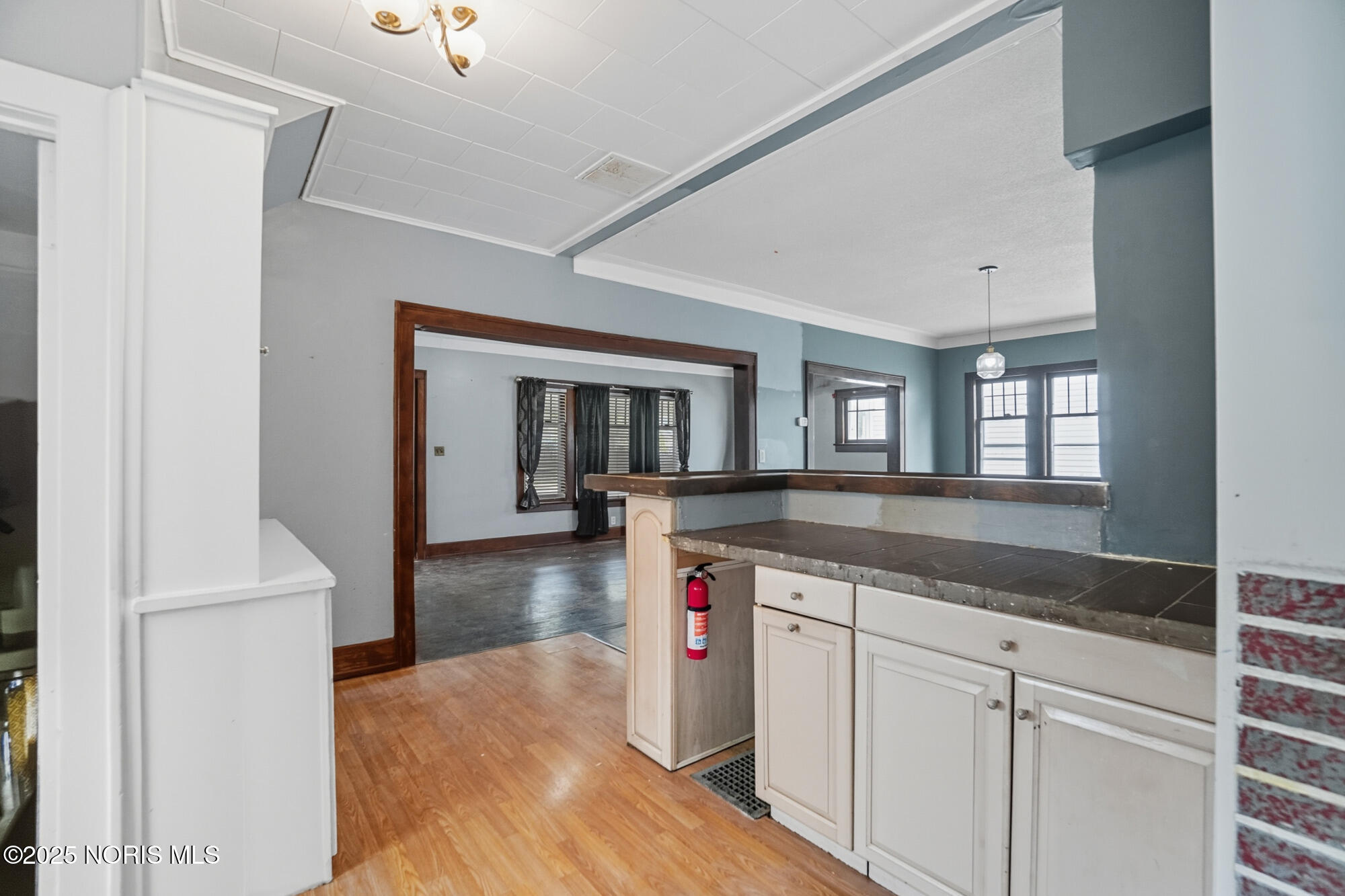 325 Greenlawn Avenue