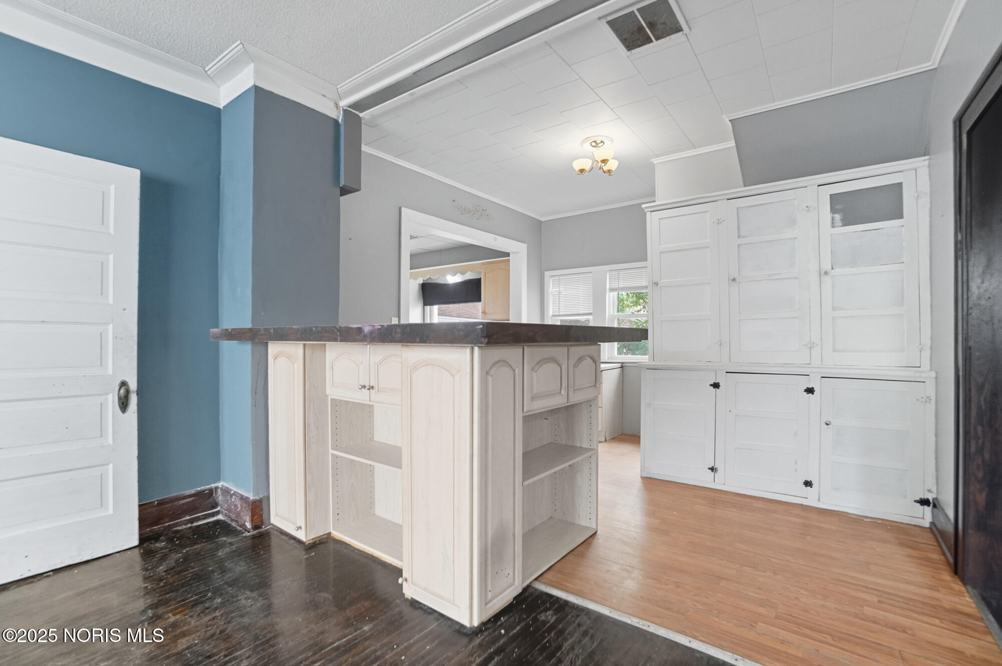 325 Greenlawn Avenue