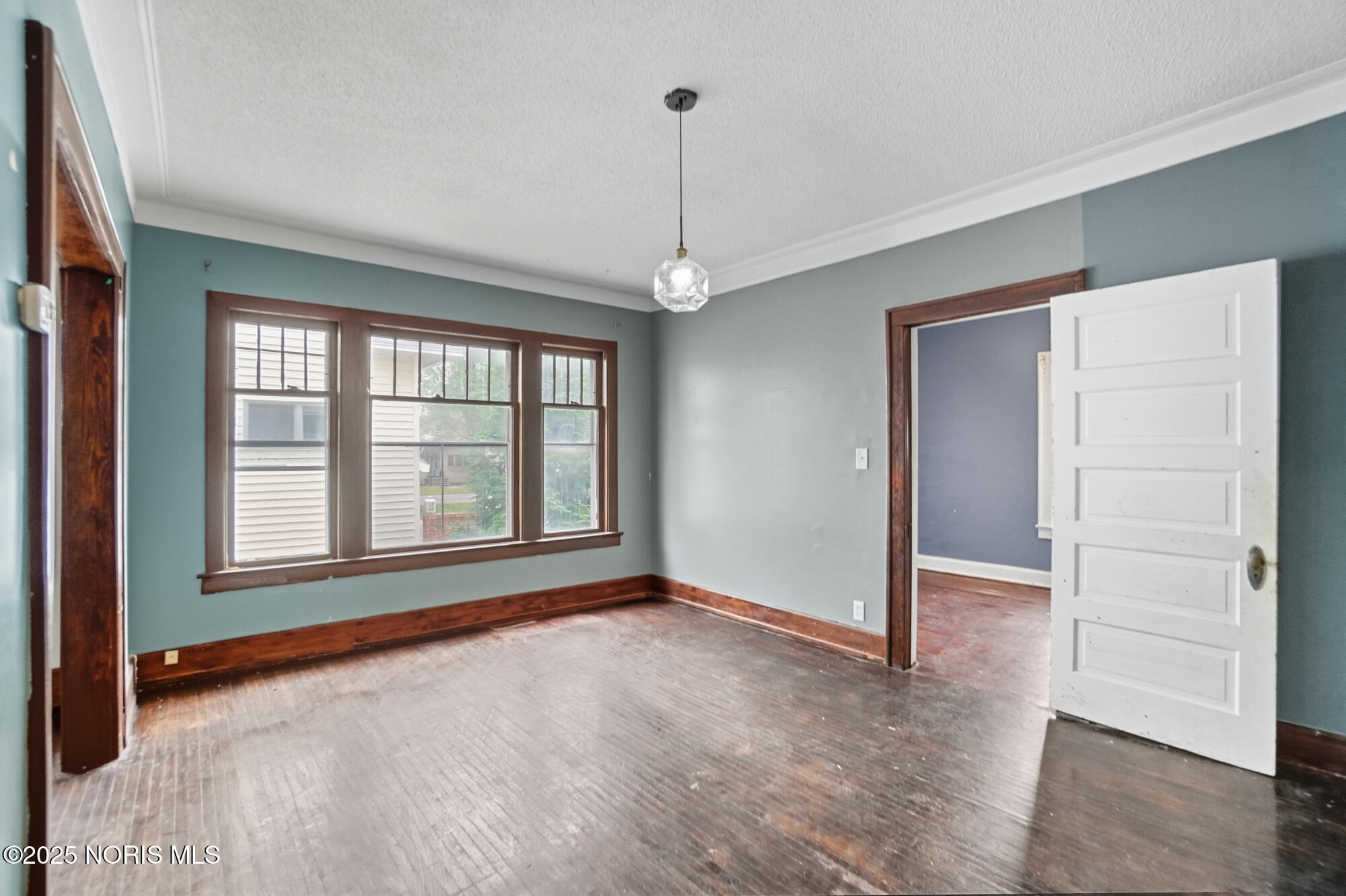 325 Greenlawn Avenue