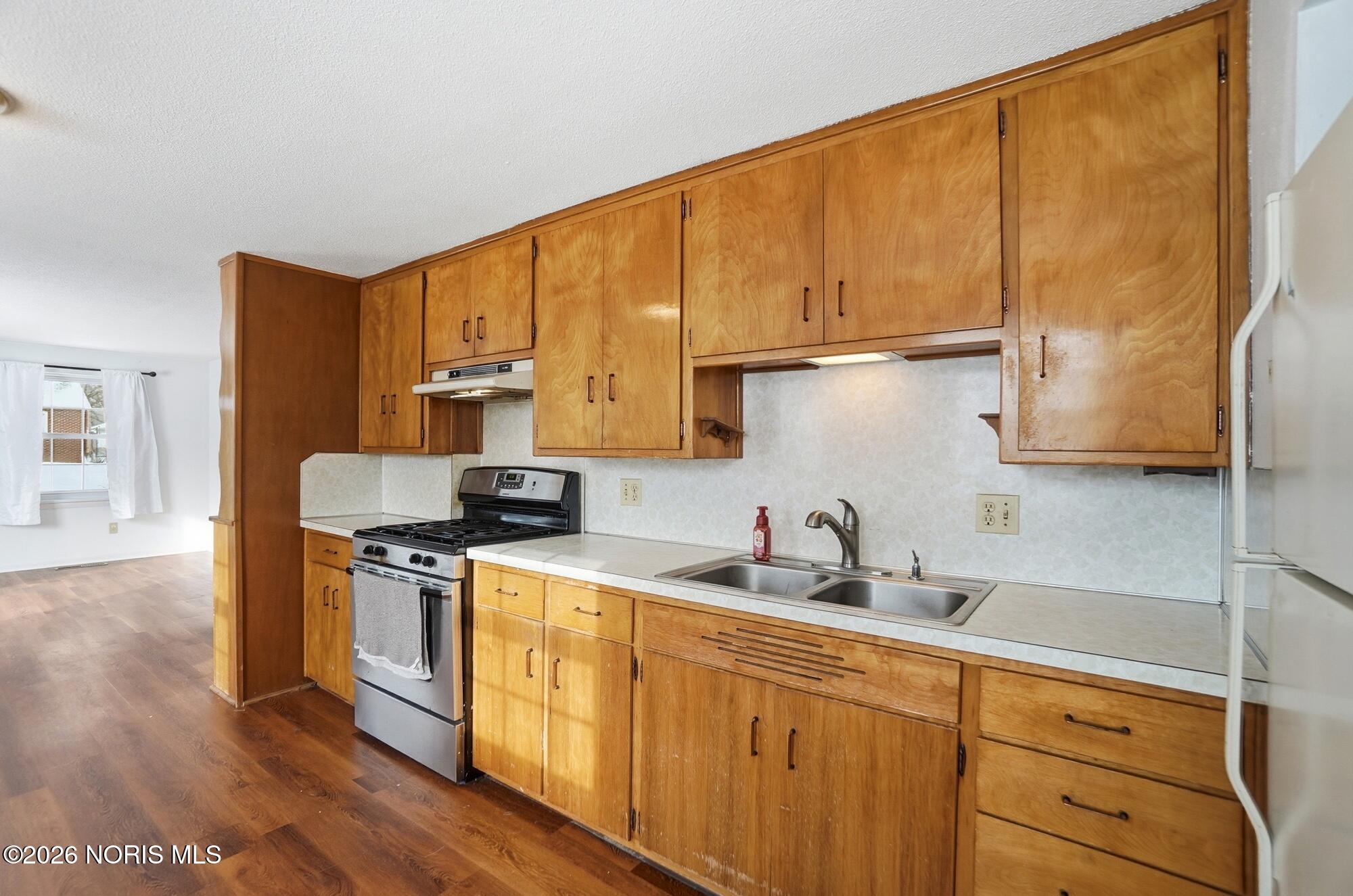 594 Douglas Drive
