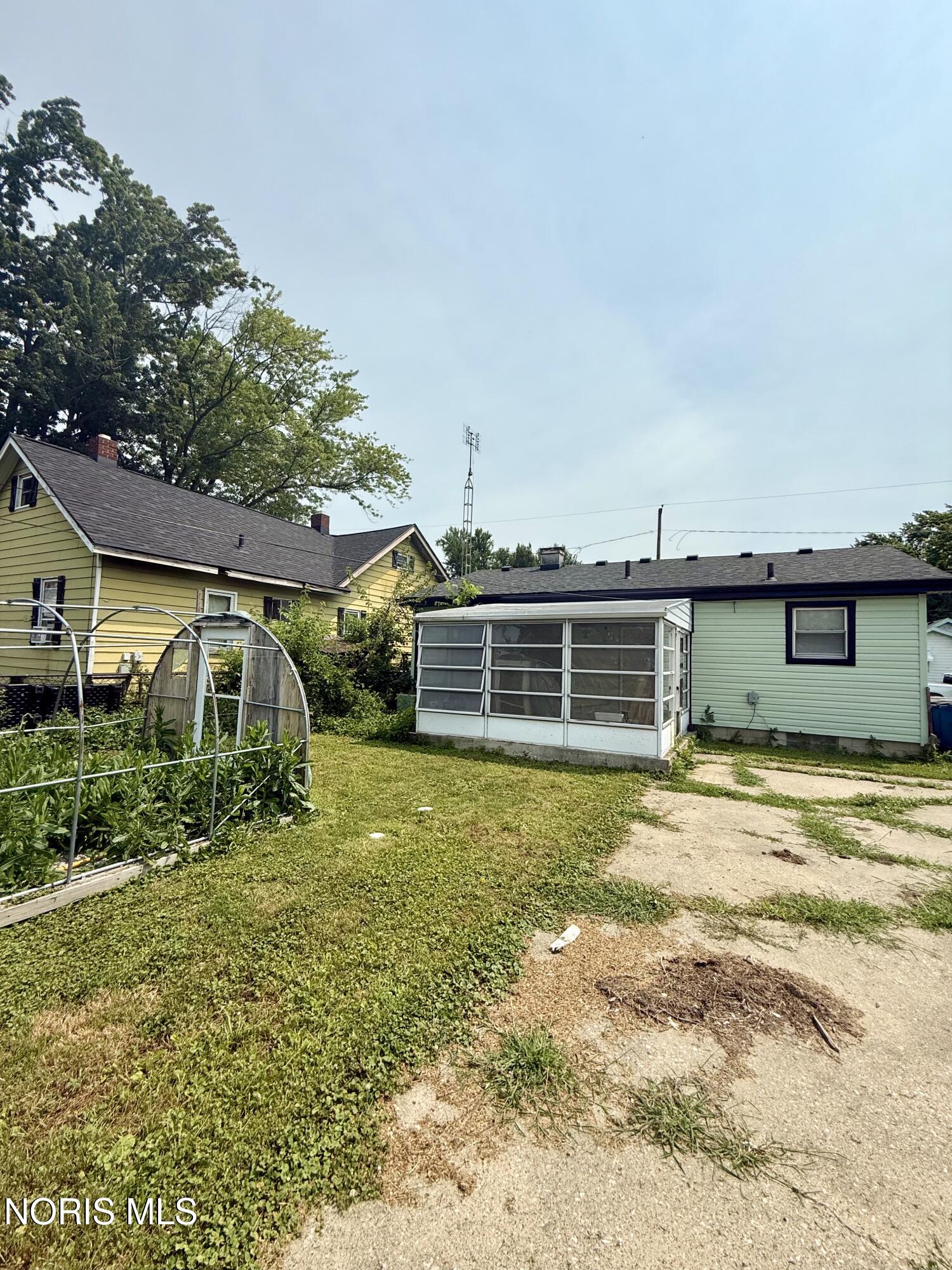 558 Thurston Street