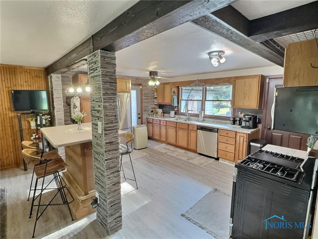 4017 Forest Lane