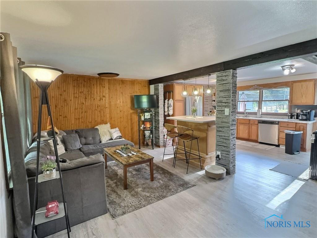 4017 Forest Lane