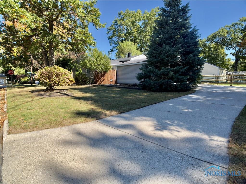 6955 Kinsman Drive