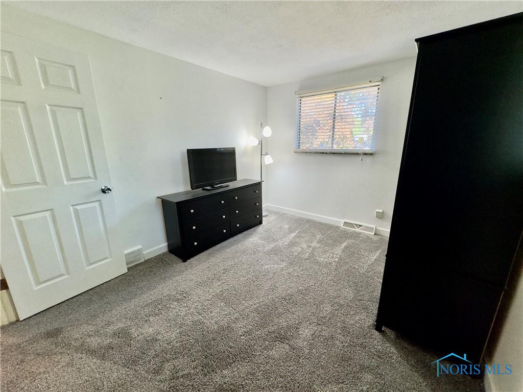 6955 Kinsman Drive