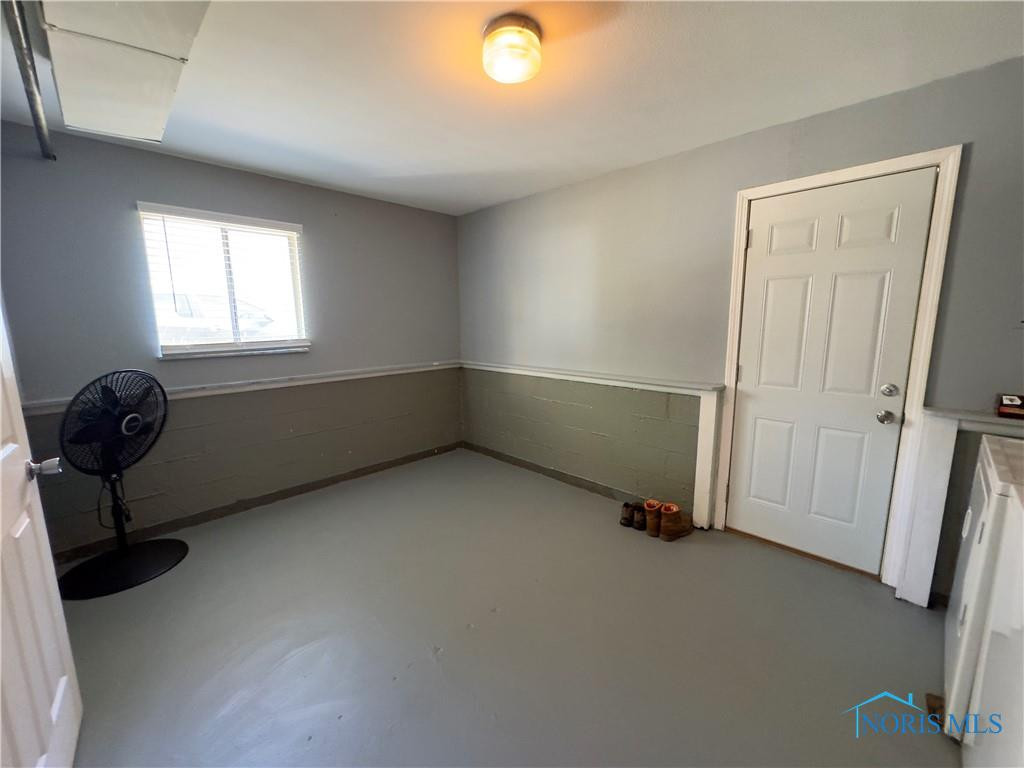 6955 Kinsman Drive