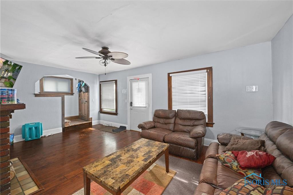 4128 Douglas Road