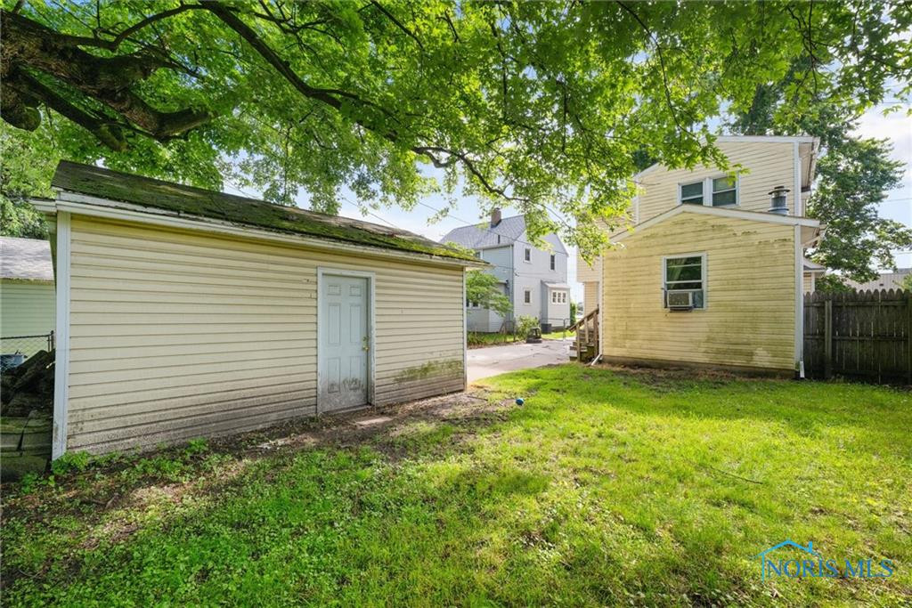 4128 Douglas Road