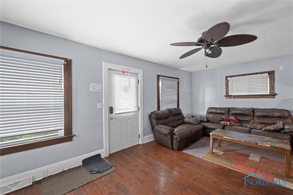 4128 Douglas Road
