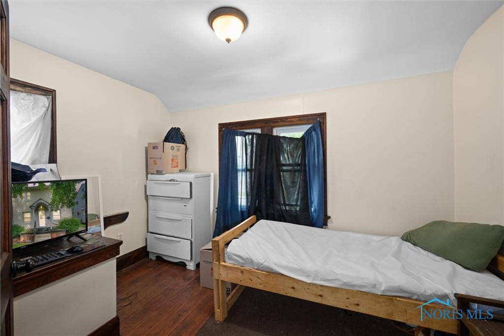 4128 Douglas Road