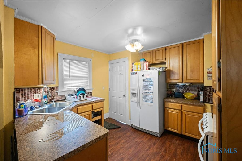 4128 Douglas Road