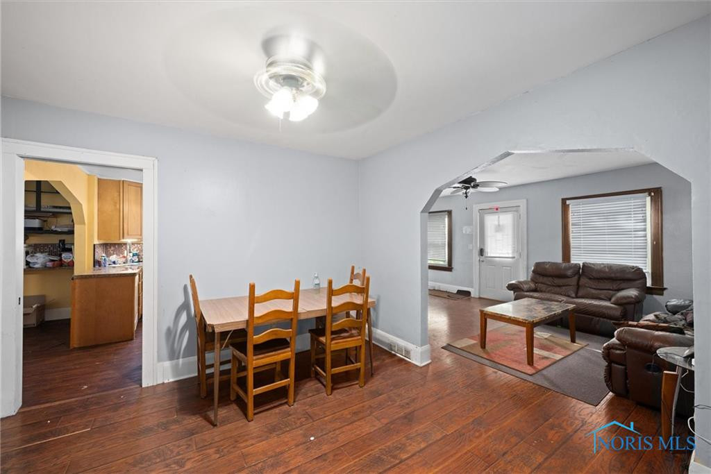 4128 Douglas Road