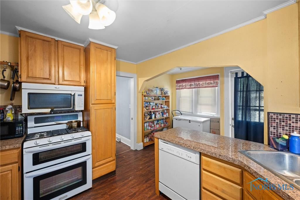 4128 Douglas Road