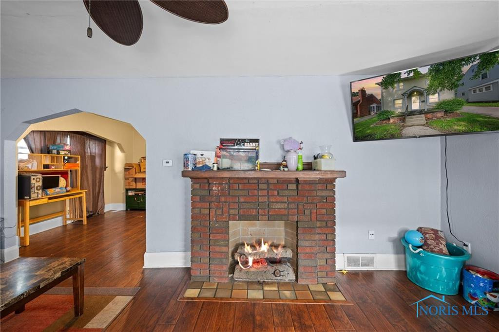 4128 Douglas Road