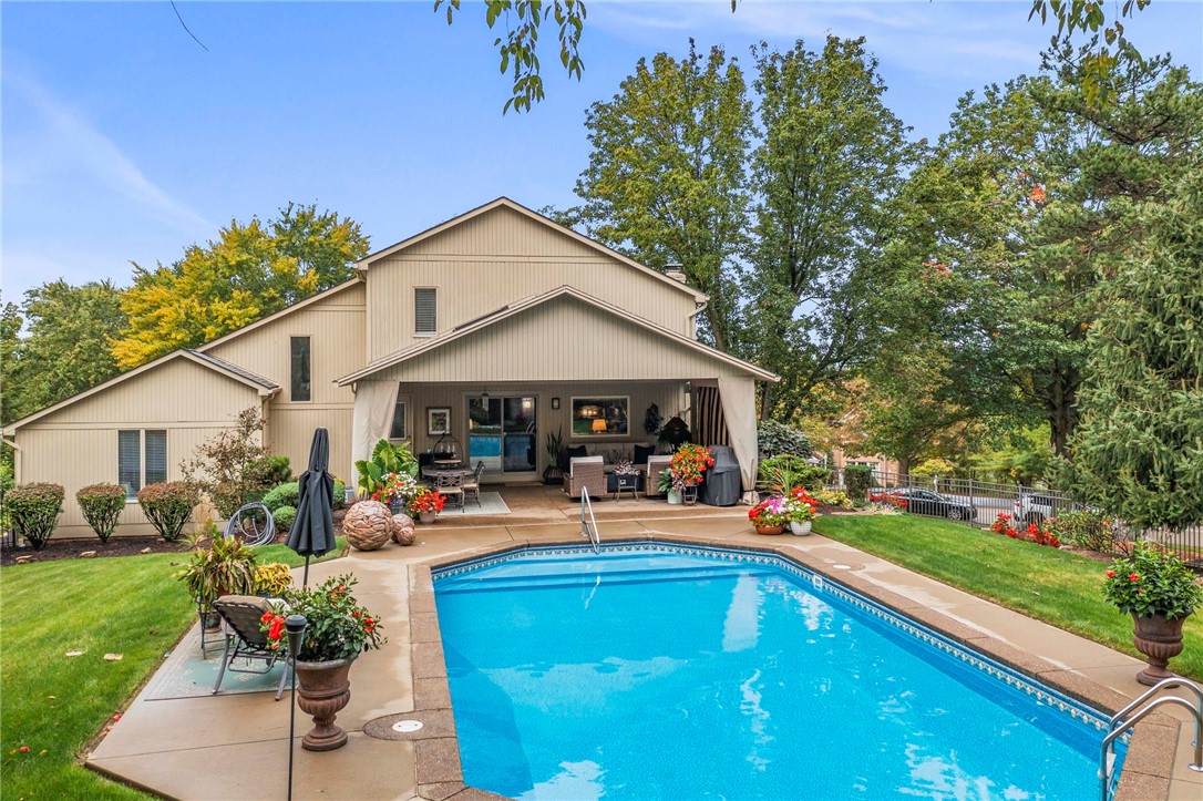 102 Maid Marion Lane