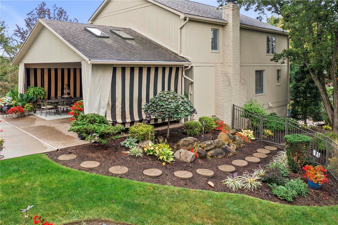 102 Maid Marion Lane