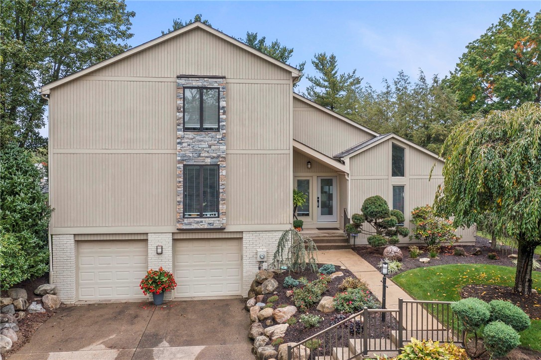 102 Maid Marion Lane