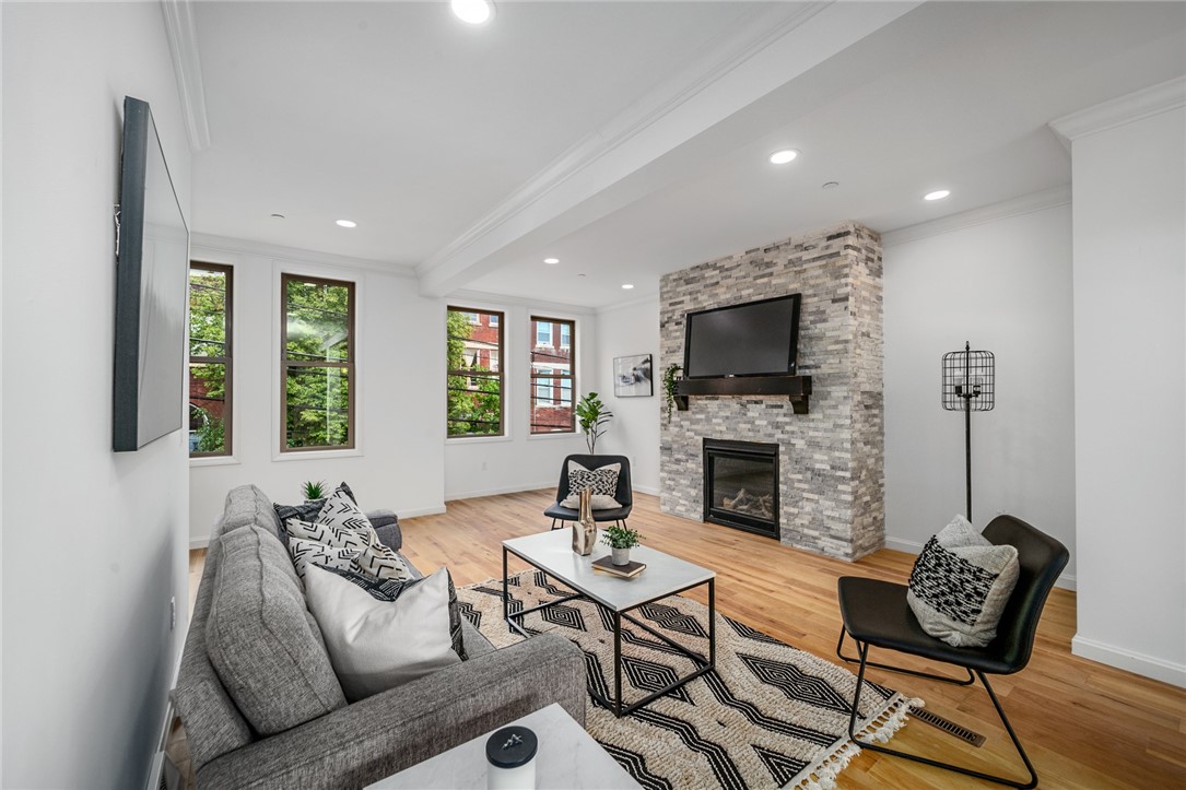 1607 Buena Vista Street