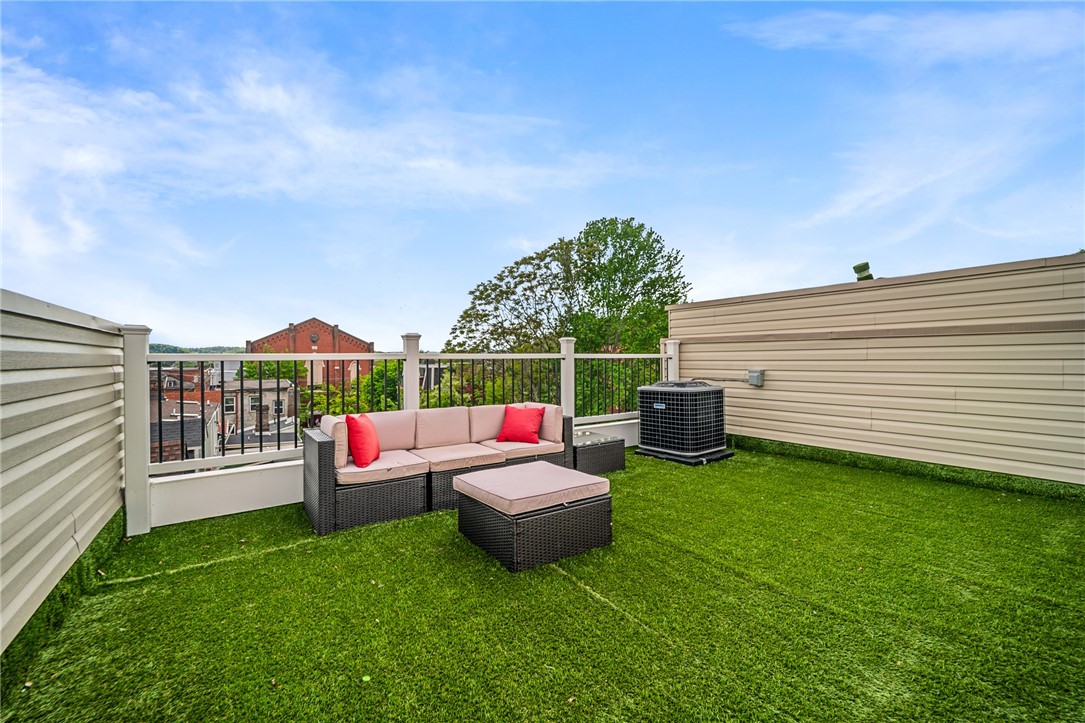 1607 Buena Vista Street