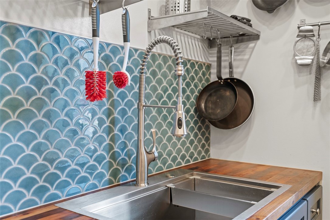 1037 Chislett Street