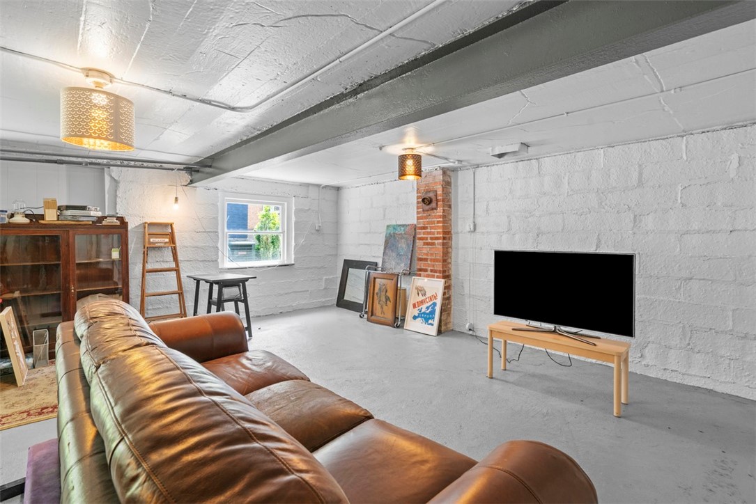 1037 Chislett Street