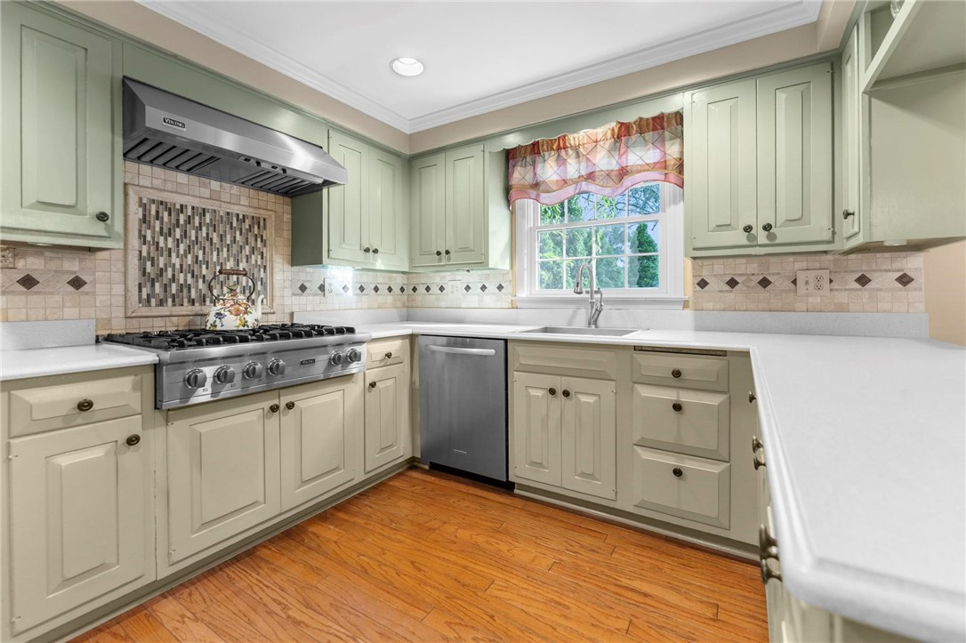 829 Ridgefield Avenue