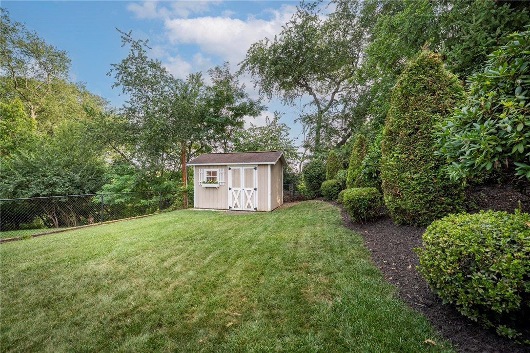 829 Ridgefield Avenue